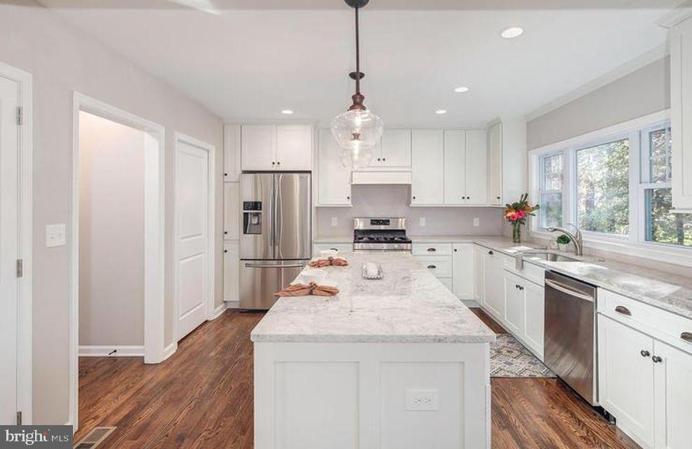 2722 WOODLEY PL, FALLS CHURCH, Virginia 22046, 3 Bedrooms Bedrooms, ,2 BathroomsBathrooms,Residential,For sale,2722 WOODLEY PL,VAFX2230726 MLS # VAFX2230726
