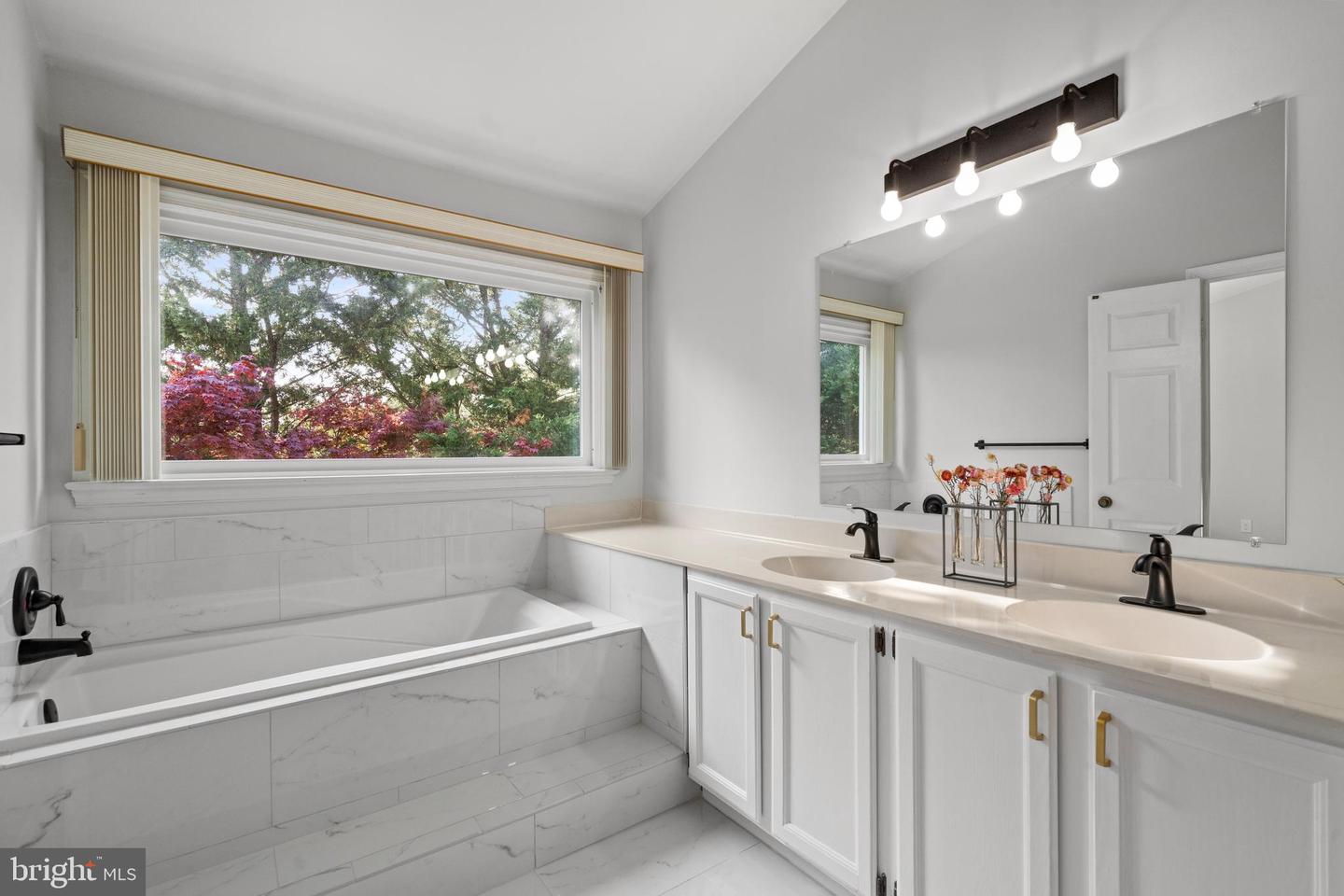 6062 ESTATES DR, ALEXANDRIA, Virginia 22310, 2 Bedrooms Bedrooms, ,3 BathroomsBathrooms,Residential,For sale,6062 ESTATES DR,VAFX2231768 MLS # VAFX2231768