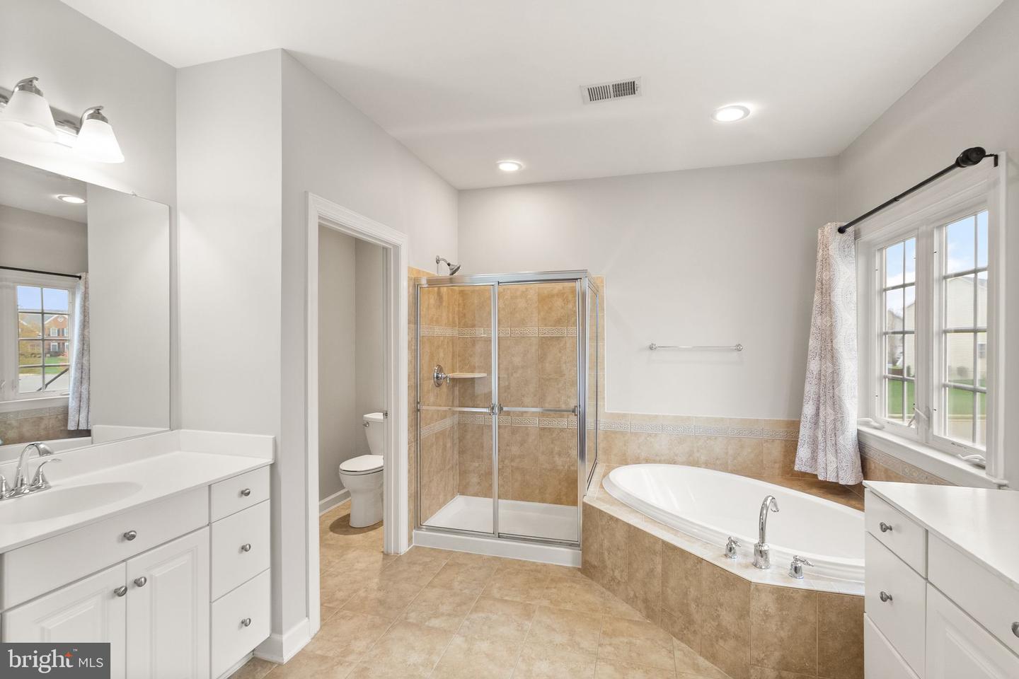 25695 DONERAILS CHASE DR, CHANTILLY, Virginia 20152, 5 Bedrooms Bedrooms, ,4 BathroomsBathrooms,Residential,For sale,25695 DONERAILS CHASE DR,VALO2093538 MLS # VALO2093538