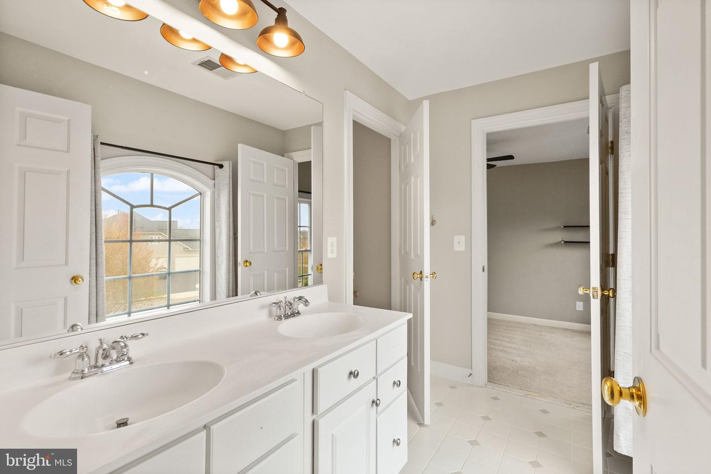 25695 DONERAILS CHASE DR, CHANTILLY, Virginia 20152, 5 Bedrooms Bedrooms, ,4 BathroomsBathrooms,Residential,For sale,25695 DONERAILS CHASE DR,VALO2093538 MLS # VALO2093538