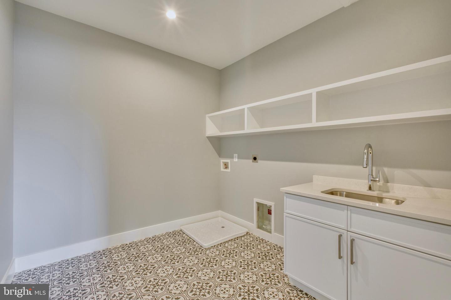 1127 GUILFORD CT, MCLEAN, Virginia 22101, 7 Bedrooms Bedrooms, ,7 BathroomsBathrooms,Residential,For sale,1127 GUILFORD CT,VAFX2234396 MLS # VAFX2234396