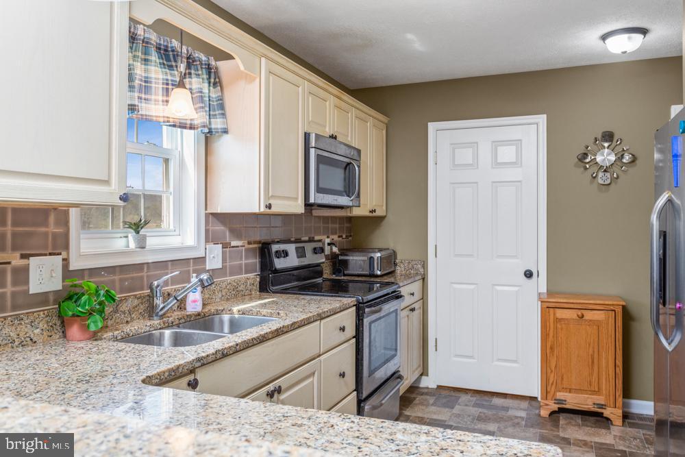 138 GRANNY SMITH DR, TIMBERVILLE, Virginia 22853, 3 Bedrooms Bedrooms, ,1 BathroomBathrooms,Residential,For sale,138 GRANNY SMITH DR,VARO2002198 MLS # VARO2002198