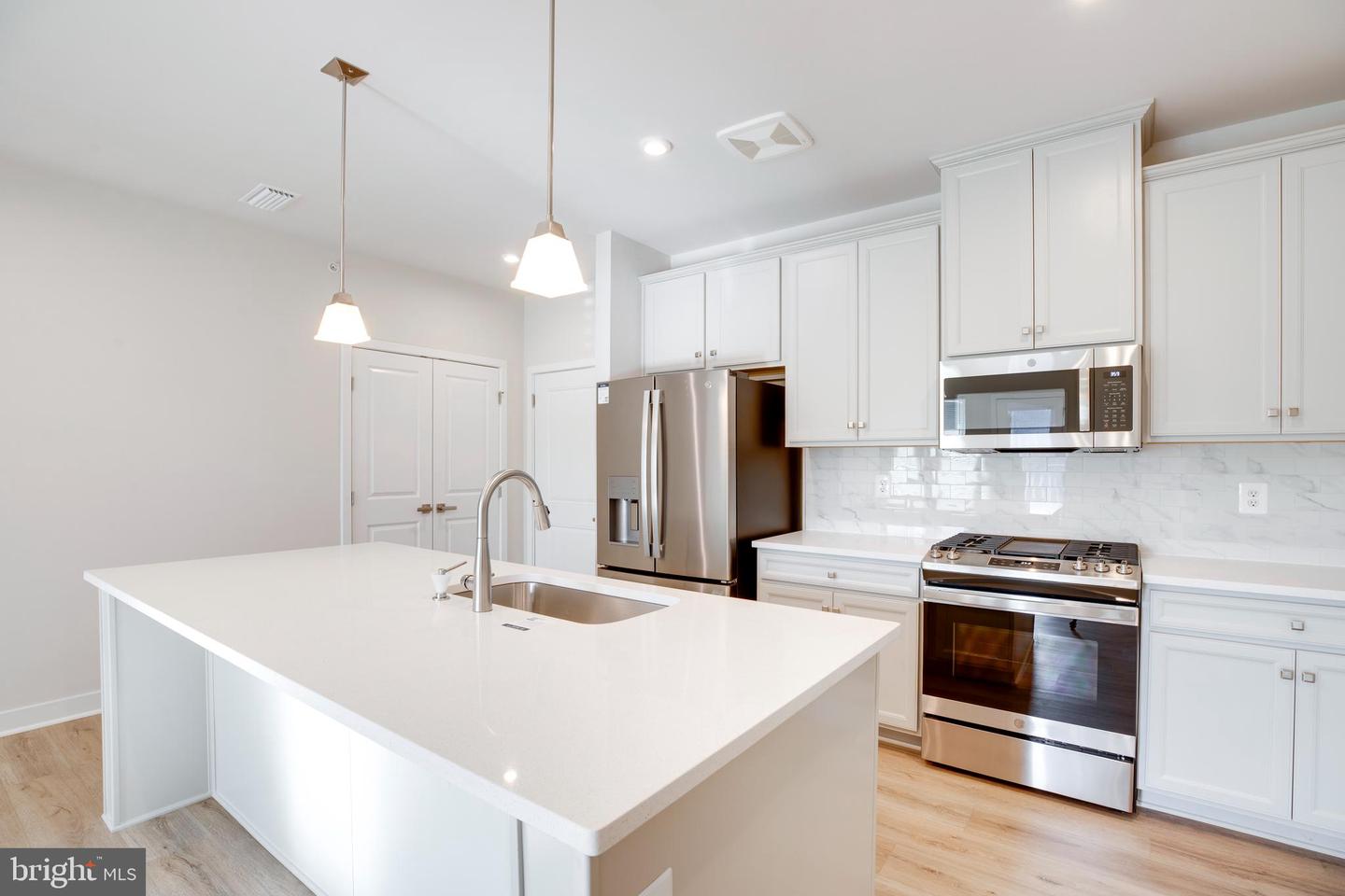4395 PEACHY LILY LN #326, CHANTILLY, Virginia 20151, 2 Bedrooms Bedrooms, ,2 BathroomsBathrooms,Residential,For sale,4395 PEACHY LILY LN #326,VAFX2234536 MLS # VAFX2234536