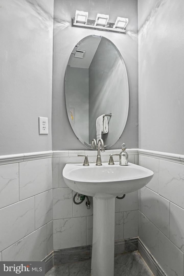 2907 OAKTON CREST PL, VIENNA, Virginia 22181, 3 Bedrooms Bedrooms, ,3 BathroomsBathrooms,Residential,For sale,2907 OAKTON CREST PL,VAFX2234332 MLS # VAFX2234332