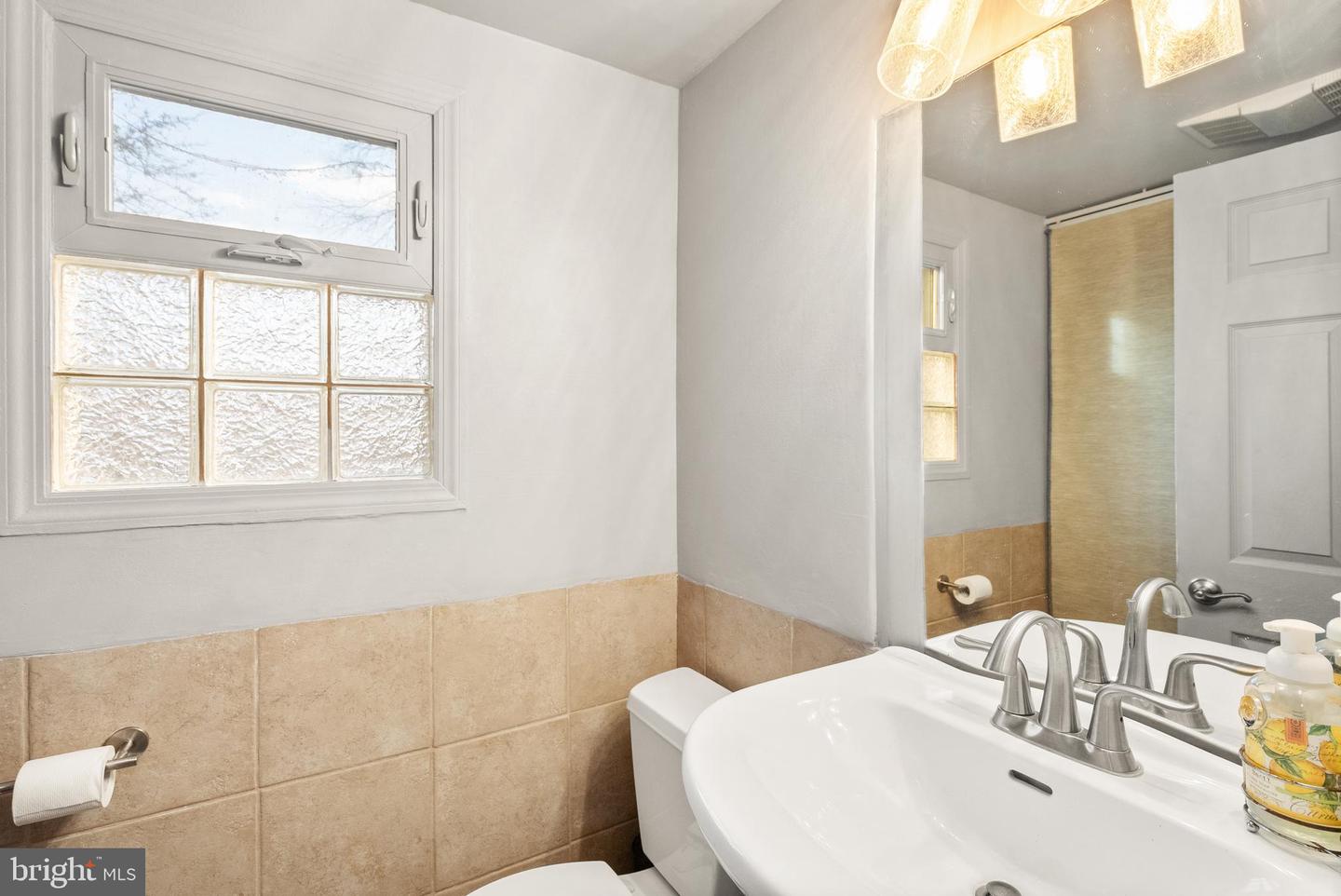 2515 17TH ST NE, WASHINGTON, District Of Columbia 20018, 3 Bedrooms Bedrooms, ,1 BathroomBathrooms,Residential,For sale,2515 17TH ST NE,DCDC2177674 MLS # DCDC2177674