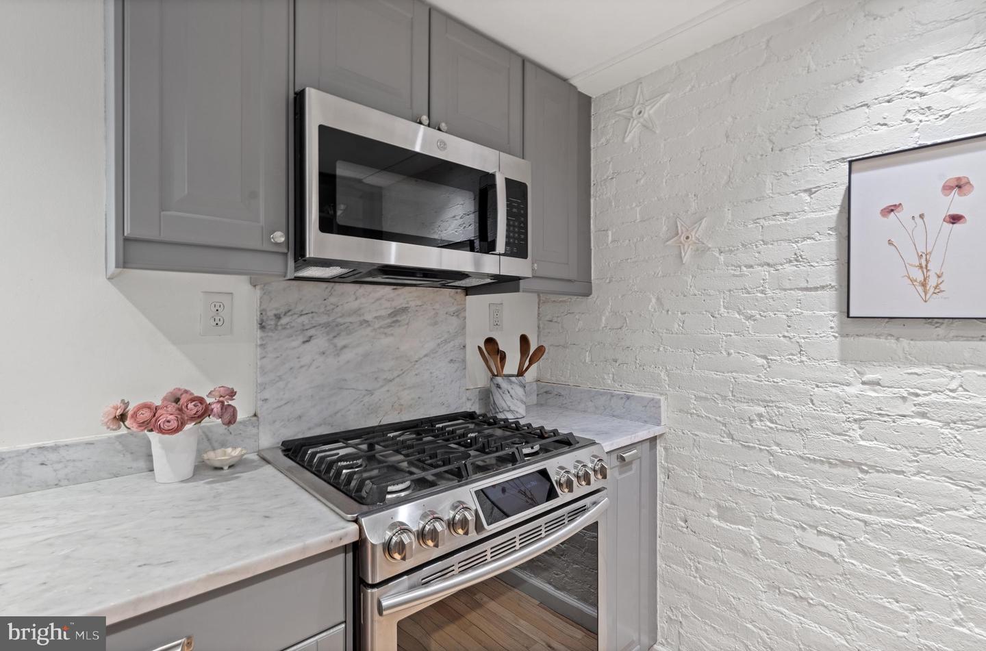 708 9TH ST SE, WASHINGTON, District Of Columbia 20003, 3 Bedrooms Bedrooms, ,2 BathroomsBathrooms,Residential,For sale,708 9TH ST SE,DCDC2185496 MLS # DCDC2185496