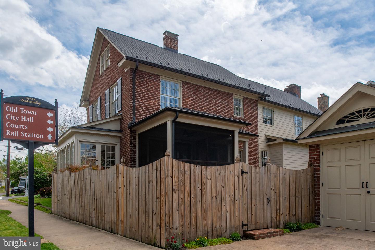 701 HANOVER ST, FREDERICKSBURG, Virginia 22401, 4 Bedrooms Bedrooms, 13 Rooms Rooms,3 BathroomsBathrooms,Residential,For sale,701 HANOVER ST,VAFB2007712 MLS # VAFB2007712