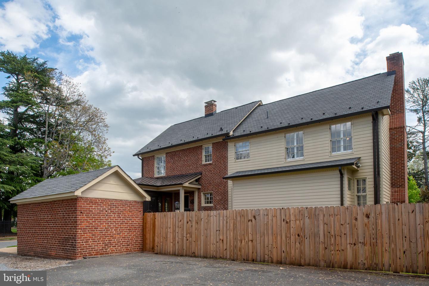 701 HANOVER ST, FREDERICKSBURG, Virginia 22401, 4 Bedrooms Bedrooms, 13 Rooms Rooms,3 BathroomsBathrooms,Residential,For sale,701 HANOVER ST,VAFB2007712 MLS # VAFB2007712
