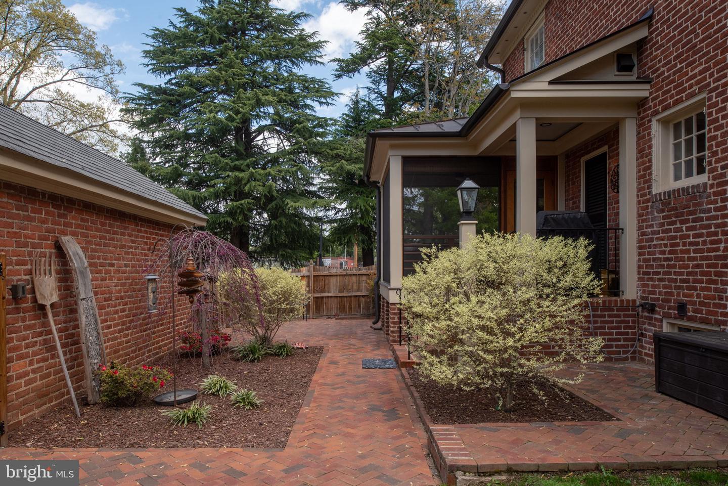 701 HANOVER ST, FREDERICKSBURG, Virginia 22401, 4 Bedrooms Bedrooms, 13 Rooms Rooms,3 BathroomsBathrooms,Residential,For sale,701 HANOVER ST,VAFB2007712 MLS # VAFB2007712
