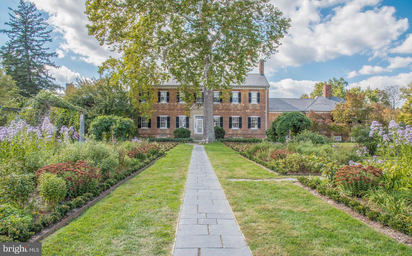 701 HANOVER ST, FREDERICKSBURG, Virginia 22401, 4 Bedrooms Bedrooms, 13 Rooms Rooms,3 BathroomsBathrooms,Residential,For sale,701 HANOVER ST,VAFB2007712 MLS # VAFB2007712
