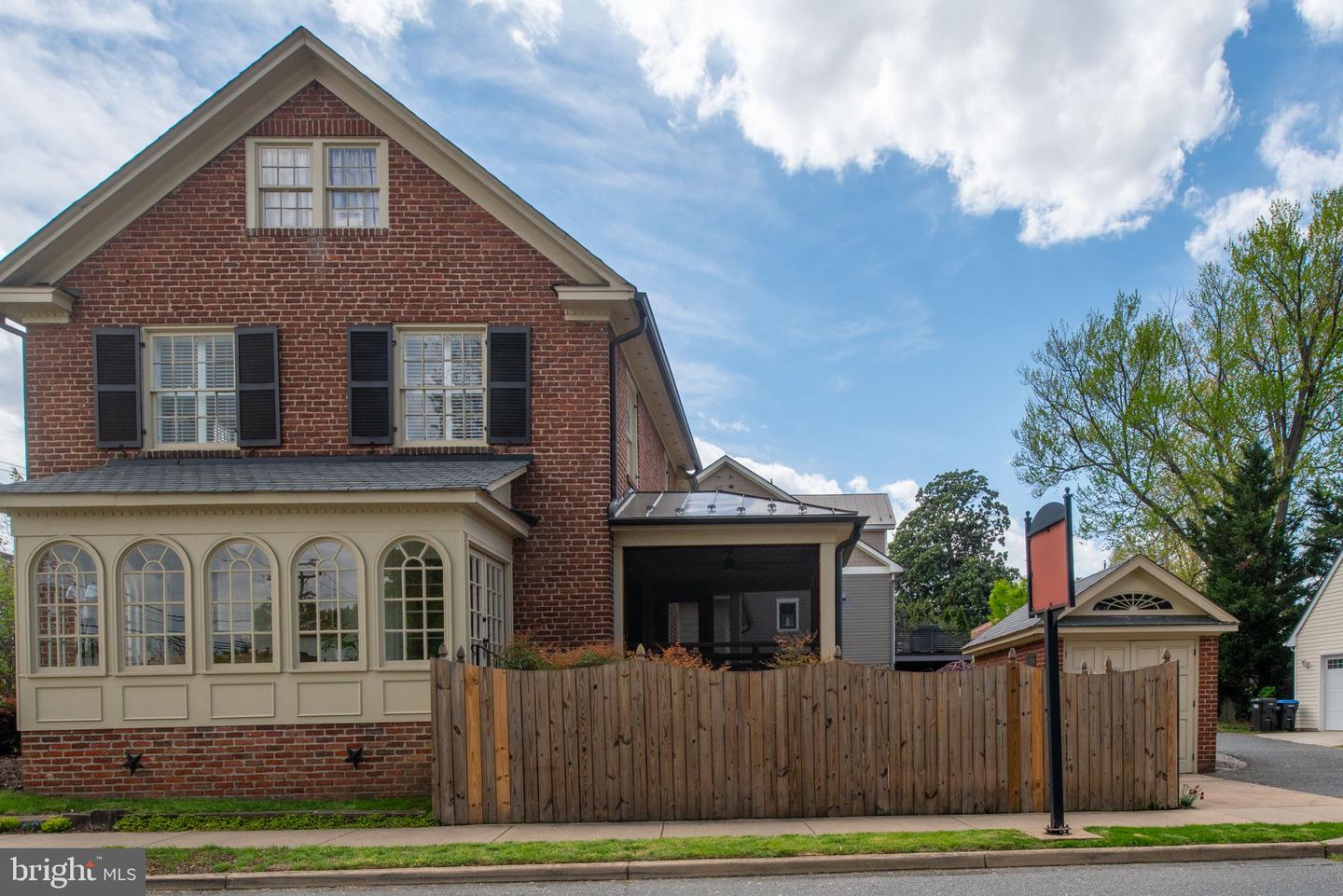 701 HANOVER ST, FREDERICKSBURG, Virginia 22401, 4 Bedrooms Bedrooms, 13 Rooms Rooms,3 BathroomsBathrooms,Residential,For sale,701 HANOVER ST,VAFB2007712 MLS # VAFB2007712