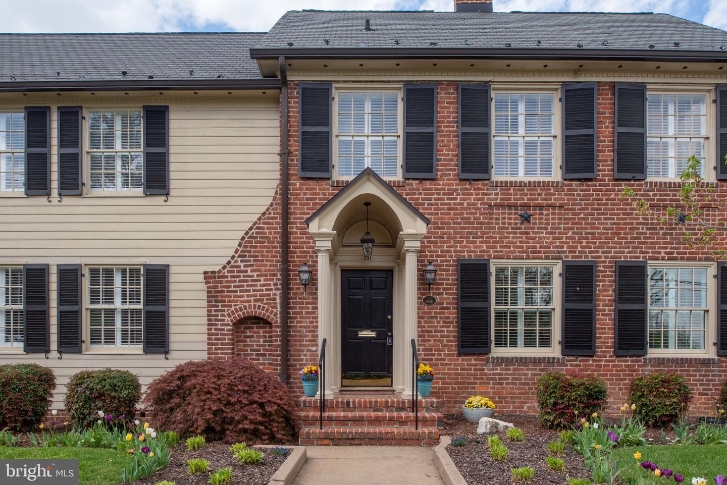701 HANOVER ST, FREDERICKSBURG, Virginia 22401, 4 Bedrooms Bedrooms, 13 Rooms Rooms,3 BathroomsBathrooms,Residential,For sale,701 HANOVER ST,VAFB2007712 MLS # VAFB2007712
