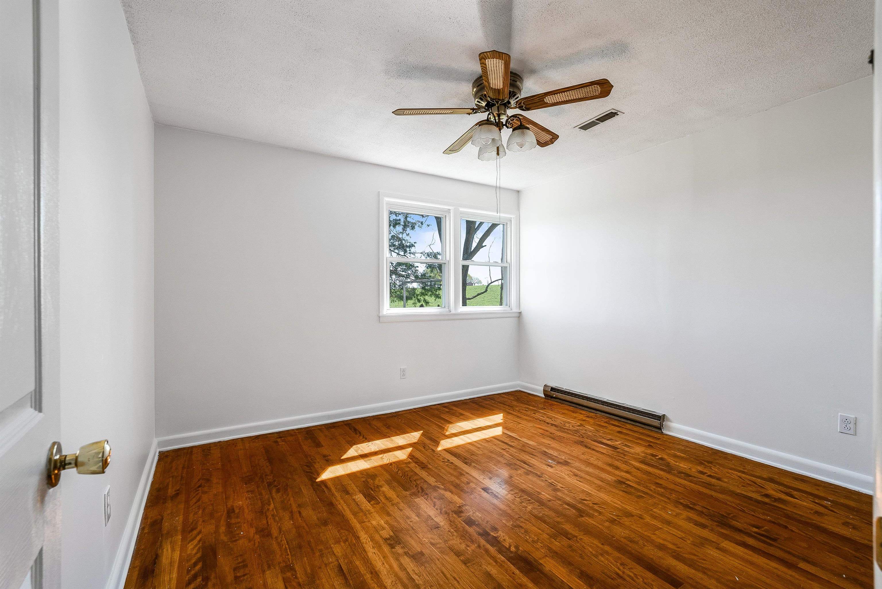 931 SWITCHBOARD RD, ROCKINGHAM, Virginia 22802, 2 Bedrooms Bedrooms, ,1 BathroomBathrooms,Residential,931 SWITCHBOARD RD,663274 MLS # 663274