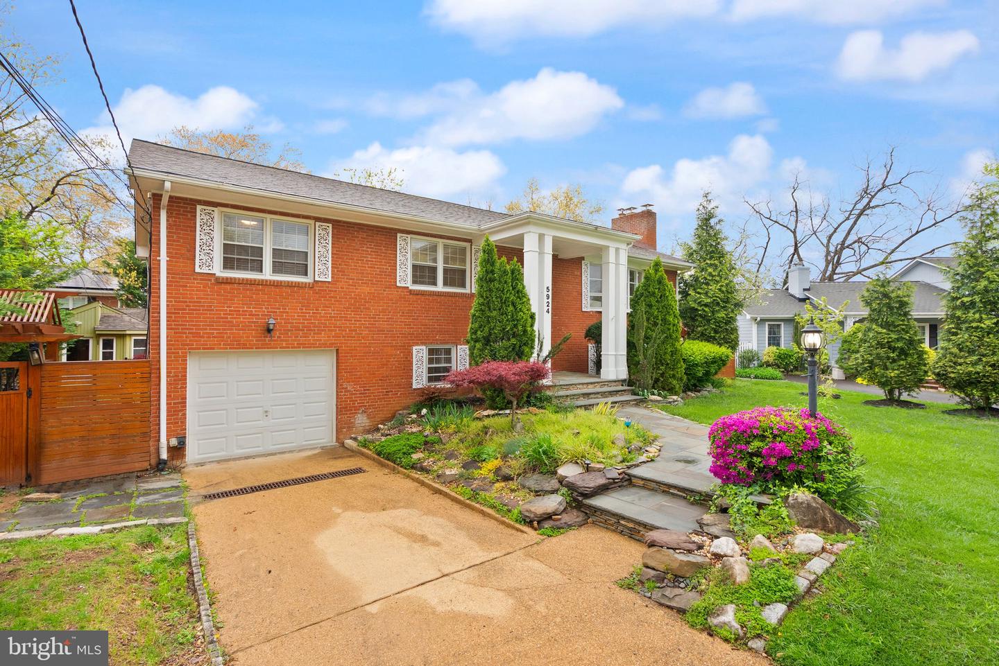 5924 KIMBLE CT, FALLS CHURCH, Virginia 22041, 5 Bedrooms Bedrooms, ,4 BathroomsBathrooms,Residential,For sale,5924 KIMBLE CT,VAFX2224992 MLS # VAFX2224992