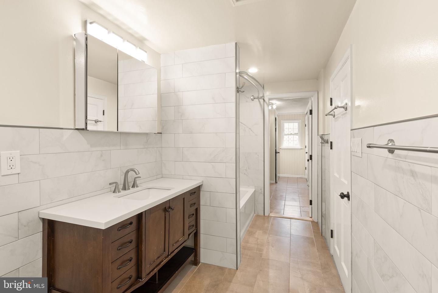 5924 KIMBLE CT, FALLS CHURCH, Virginia 22041, 5 Bedrooms Bedrooms, ,4 BathroomsBathrooms,Residential,For sale,5924 KIMBLE CT,VAFX2224992 MLS # VAFX2224992