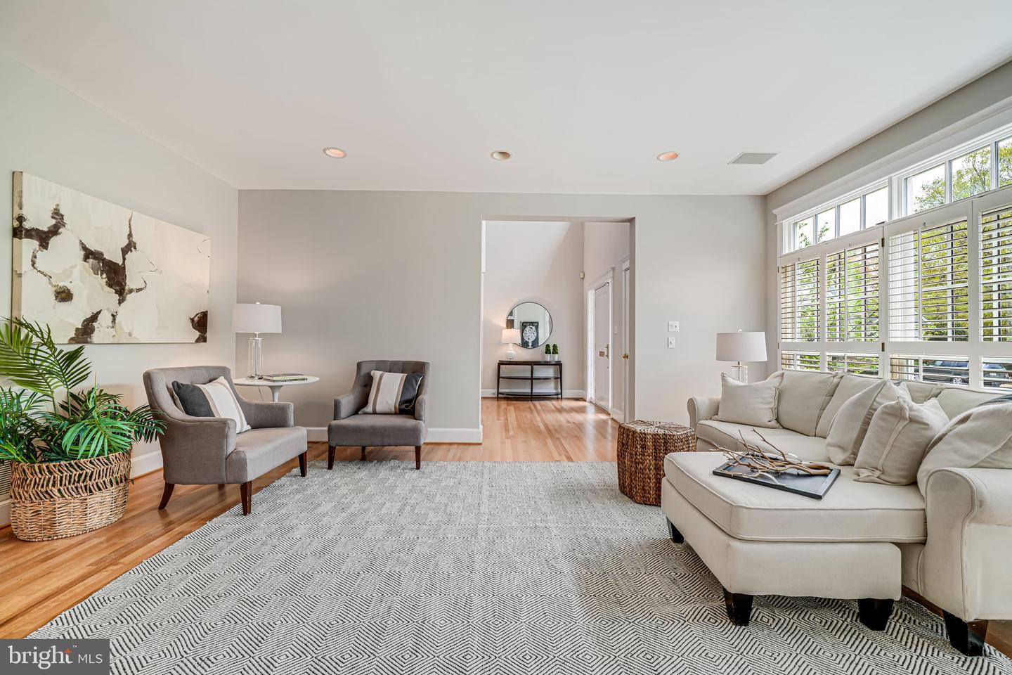 3102 N DINWIDDIE ST, ARLINGTON, Virginia 22207, 5 Bedrooms Bedrooms, ,4 BathroomsBathrooms,Residential,For sale,3102 N DINWIDDIE ST,VAAR2055142 MLS # VAAR2055142