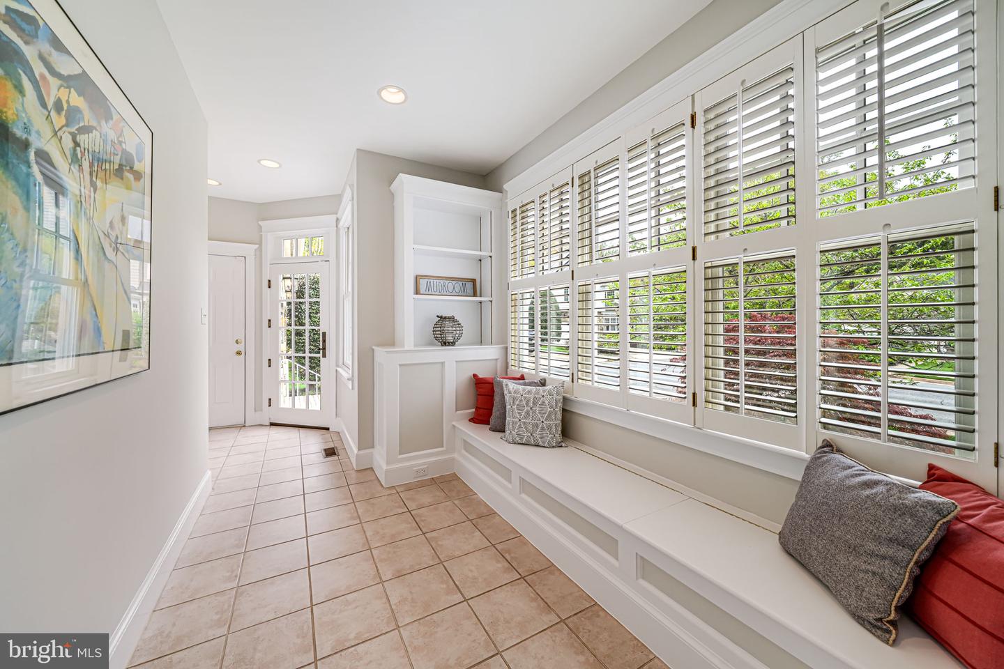 3102 N DINWIDDIE ST, ARLINGTON, Virginia 22207, 5 Bedrooms Bedrooms, ,4 BathroomsBathrooms,Residential,For sale,3102 N DINWIDDIE ST,VAAR2055142 MLS # VAAR2055142