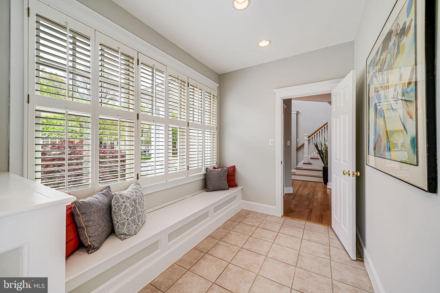 3102 N DINWIDDIE ST, ARLINGTON, Virginia 22207, 5 Bedrooms Bedrooms, ,4 BathroomsBathrooms,Residential,For sale,3102 N DINWIDDIE ST,VAAR2055142 MLS # VAAR2055142