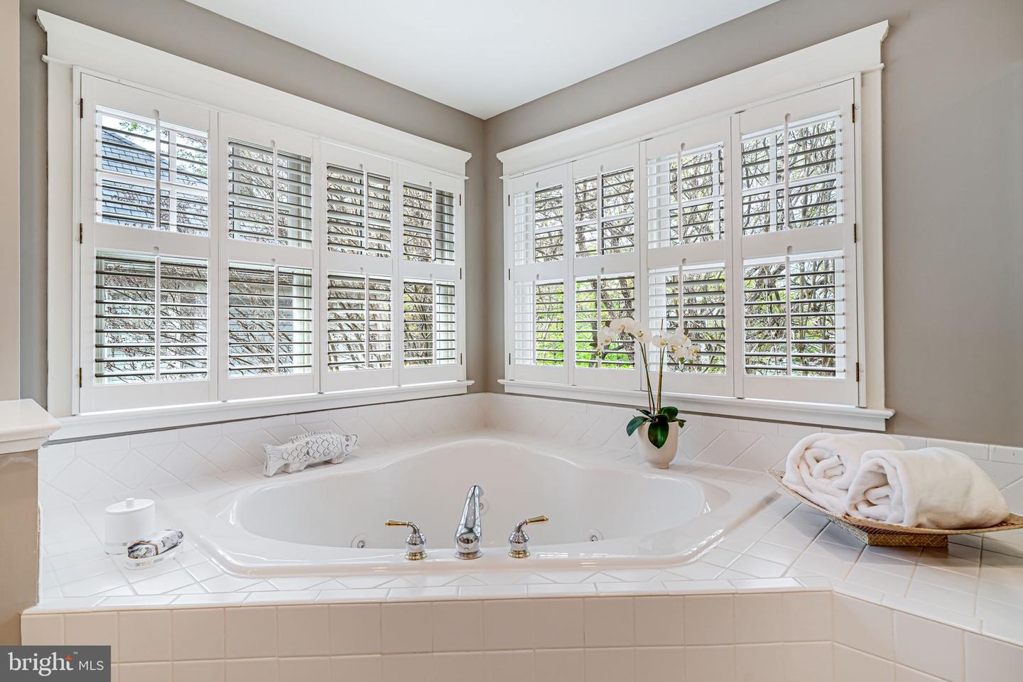3102 N DINWIDDIE ST, ARLINGTON, Virginia 22207, 5 Bedrooms Bedrooms, ,4 BathroomsBathrooms,Residential,For sale,3102 N DINWIDDIE ST,VAAR2055142 MLS # VAAR2055142