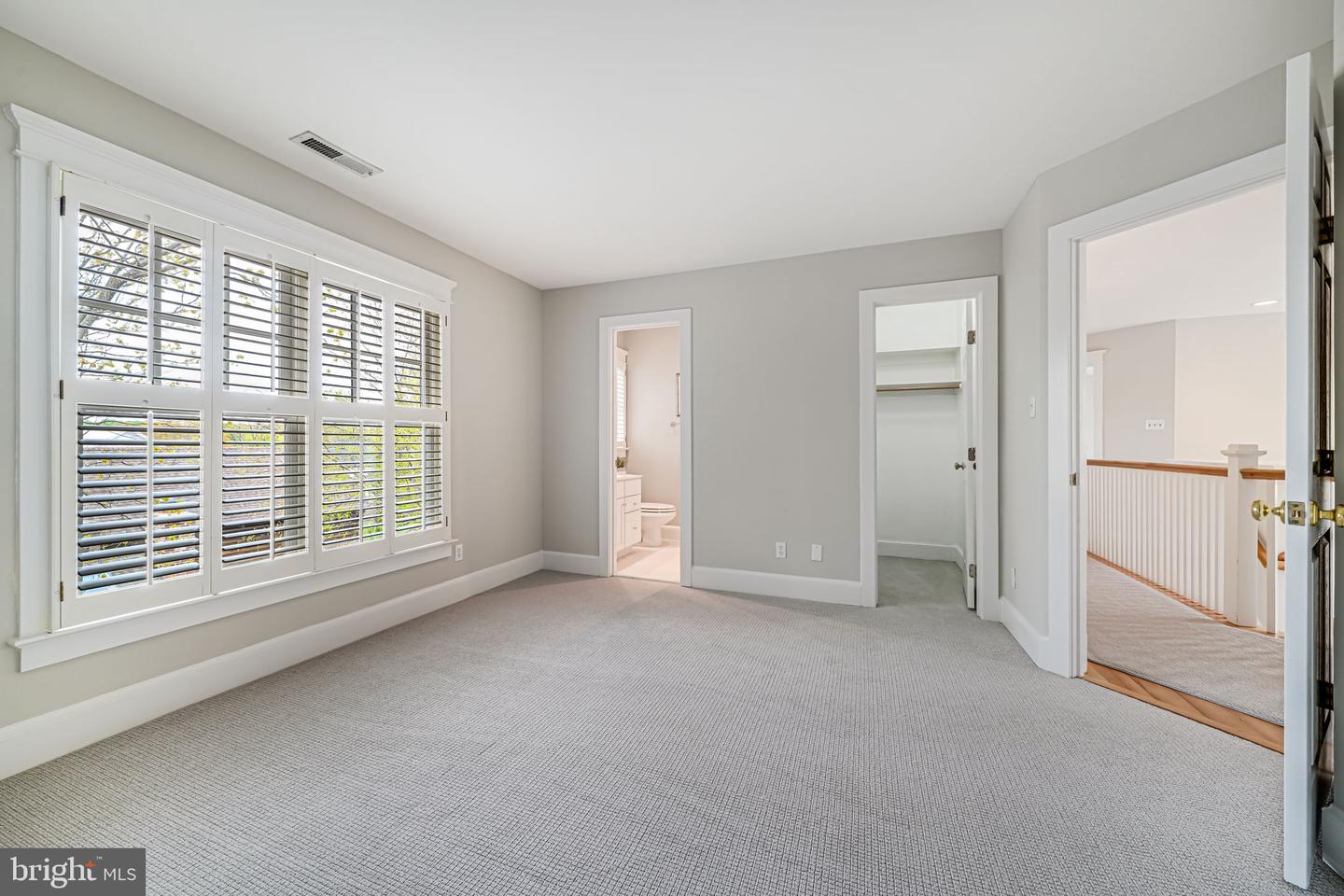 3102 N DINWIDDIE ST, ARLINGTON, Virginia 22207, 5 Bedrooms Bedrooms, ,4 BathroomsBathrooms,Residential,For sale,3102 N DINWIDDIE ST,VAAR2055142 MLS # VAAR2055142