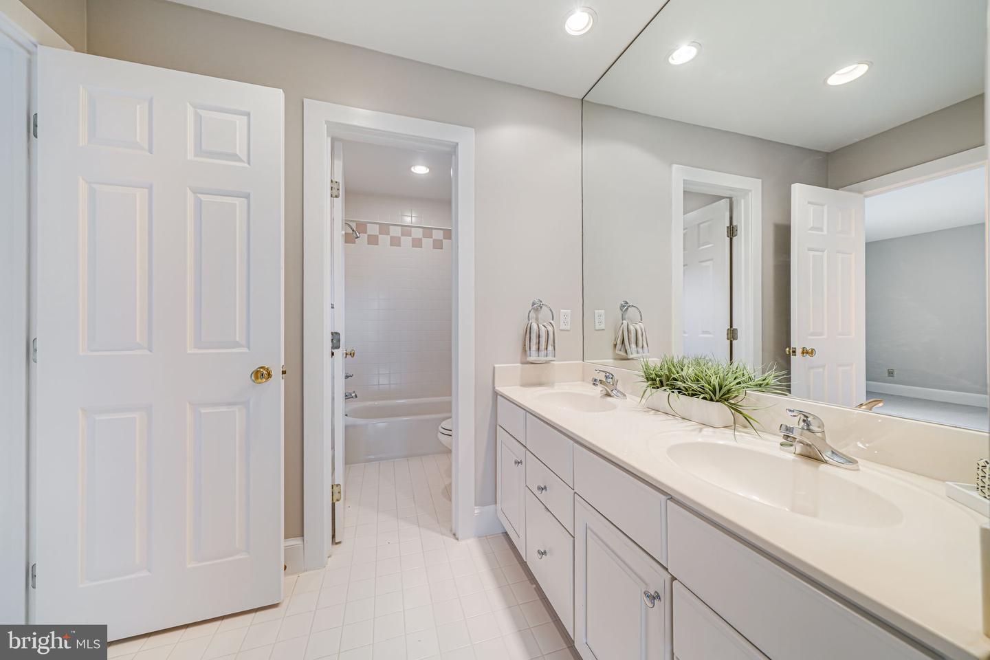 3102 N DINWIDDIE ST, ARLINGTON, Virginia 22207, 5 Bedrooms Bedrooms, ,4 BathroomsBathrooms,Residential,For sale,3102 N DINWIDDIE ST,VAAR2055142 MLS # VAAR2055142