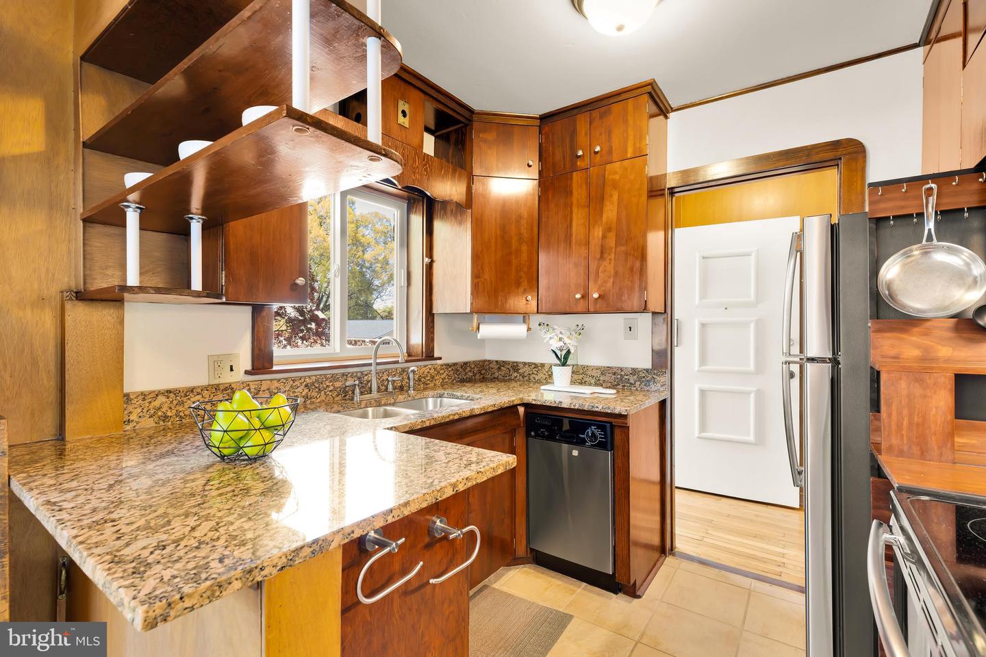 1034 22ND ST S, ARLINGTON, Virginia 22202, 3 Bedrooms Bedrooms, ,2 BathroomsBathrooms,Residential,For sale,1034 22ND ST S,VAAR2055212 MLS # VAAR2055212