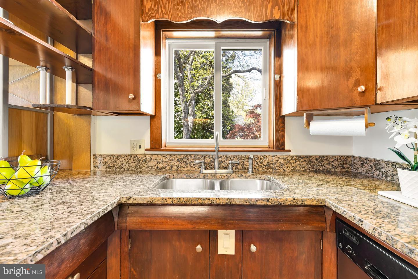 1034 22ND ST S, ARLINGTON, Virginia 22202, 3 Bedrooms Bedrooms, ,2 BathroomsBathrooms,Residential,For sale,1034 22ND ST S,VAAR2055212 MLS # VAAR2055212
