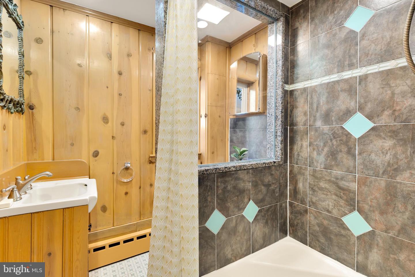 1034 22ND ST S, ARLINGTON, Virginia 22202, 3 Bedrooms Bedrooms, ,2 BathroomsBathrooms,Residential,For sale,1034 22ND ST S,VAAR2055212 MLS # VAAR2055212