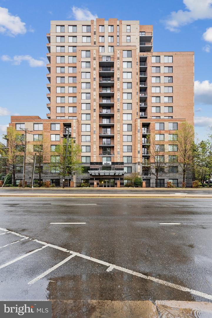 2451 MIDTOWN AVE #1221, ALEXANDRIA, Virginia 22303, 1 Bedroom Bedrooms, ,1 BathroomBathrooms,Residential,For sale,2451 MIDTOWN AVE #1221,VAFX2232680 MLS # VAFX2232680