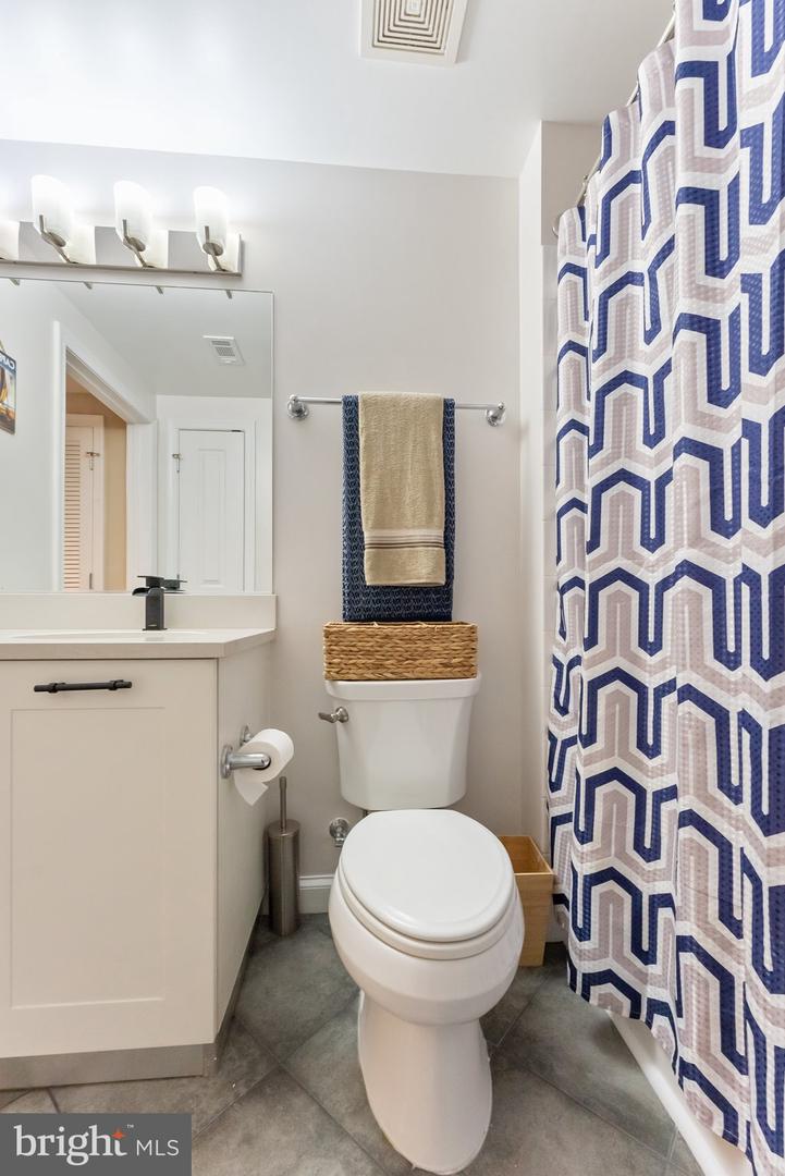 2451 MIDTOWN AVE #1221, ALEXANDRIA, Virginia 22303, 1 Bedroom Bedrooms, ,1 BathroomBathrooms,Residential,For sale,2451 MIDTOWN AVE #1221,VAFX2232680 MLS # VAFX2232680