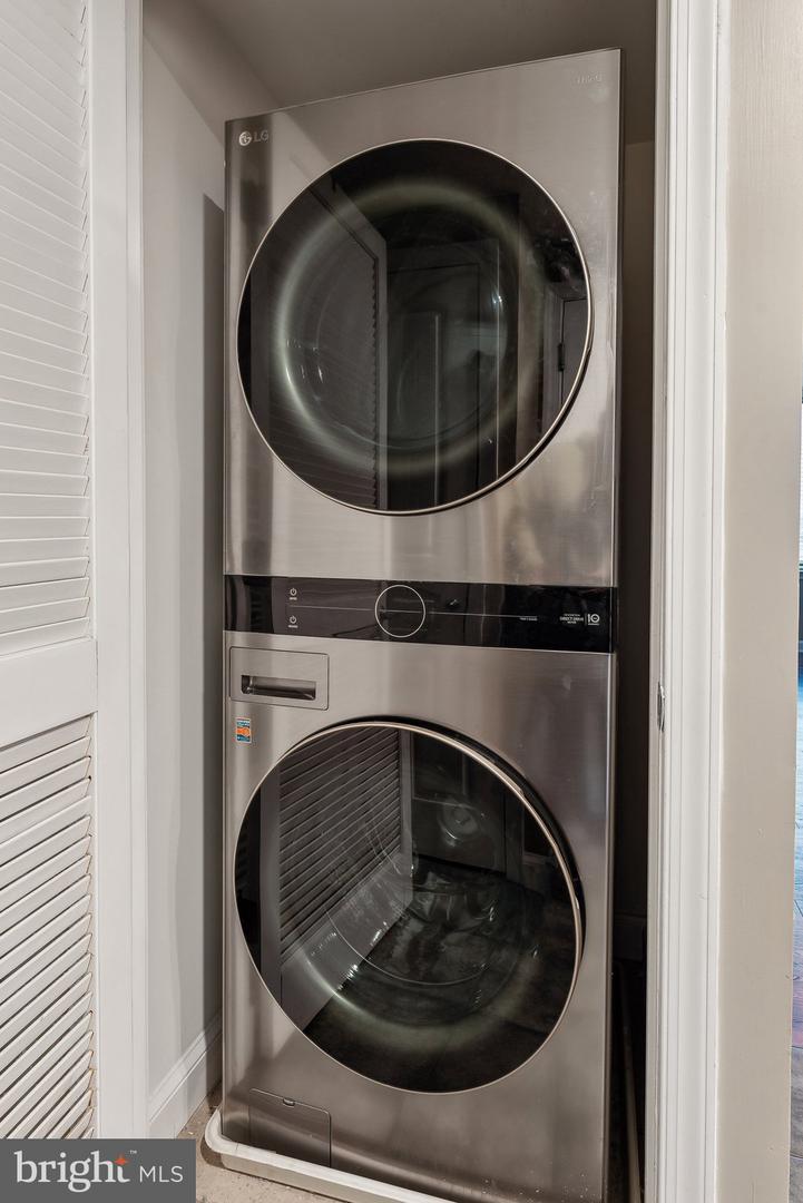 2451 MIDTOWN AVE #1221, ALEXANDRIA, Virginia 22303, 1 Bedroom Bedrooms, ,1 BathroomBathrooms,Residential,For sale,2451 MIDTOWN AVE #1221,VAFX2232680 MLS # VAFX2232680