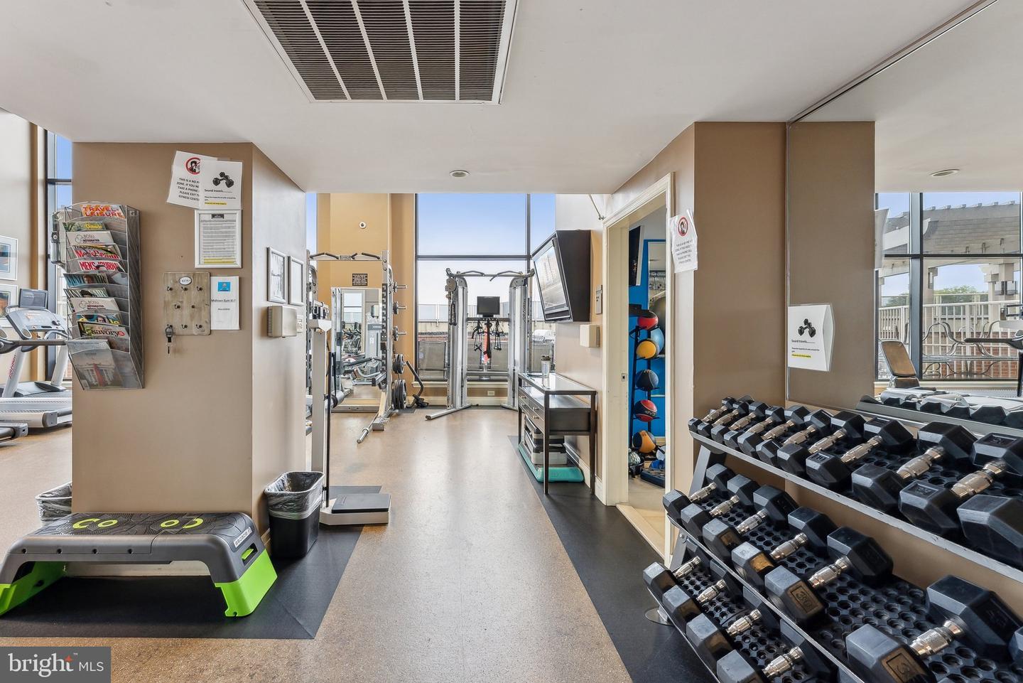 2451 MIDTOWN AVE #1221, ALEXANDRIA, Virginia 22303, 1 Bedroom Bedrooms, ,1 BathroomBathrooms,Residential,For sale,2451 MIDTOWN AVE #1221,VAFX2232680 MLS # VAFX2232680