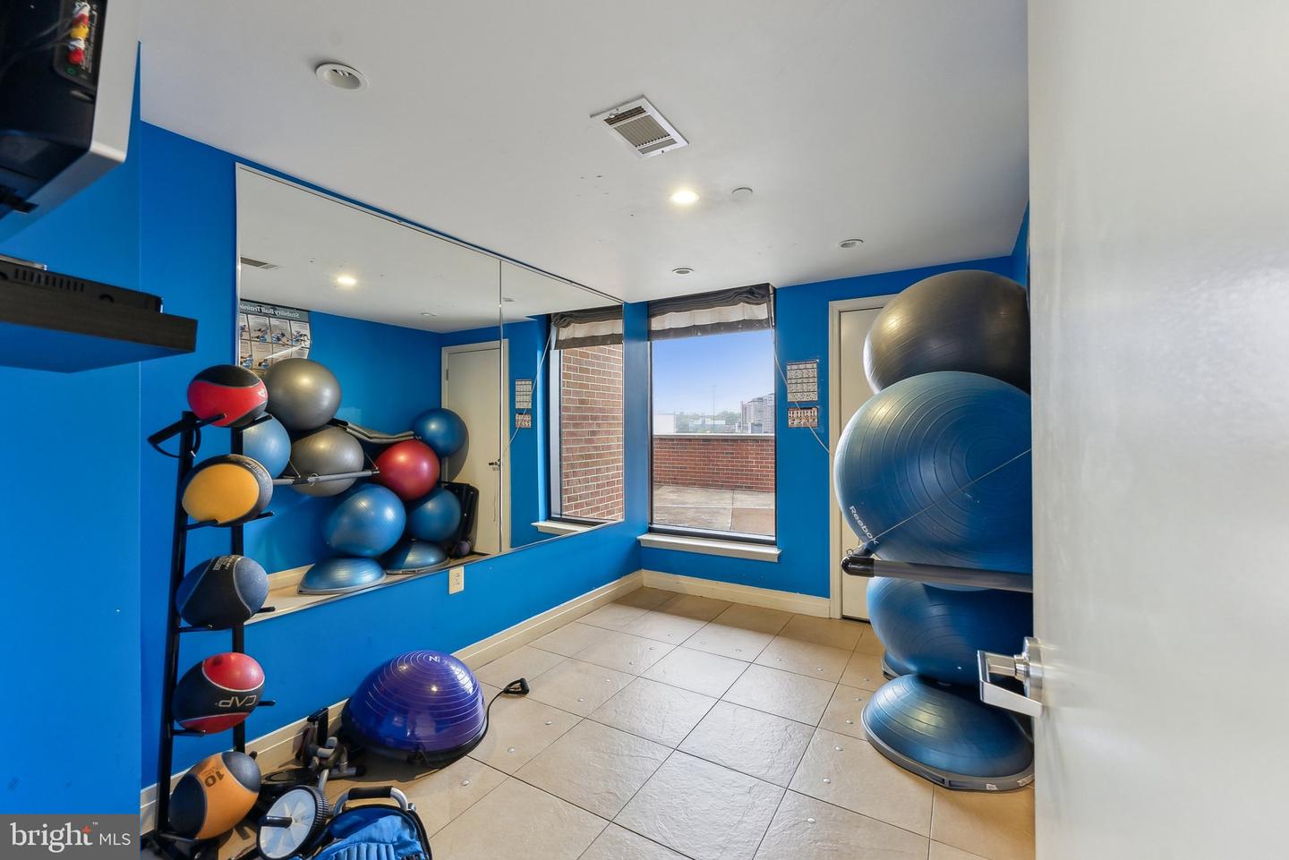2451 MIDTOWN AVE #1221, ALEXANDRIA, Virginia 22303, 1 Bedroom Bedrooms, ,1 BathroomBathrooms,Residential,For sale,2451 MIDTOWN AVE #1221,VAFX2232680 MLS # VAFX2232680