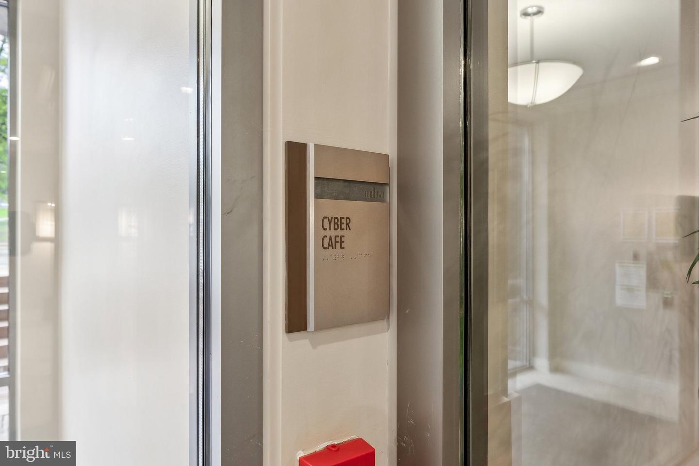 2451 MIDTOWN AVE #1221, ALEXANDRIA, Virginia 22303, 1 Bedroom Bedrooms, ,1 BathroomBathrooms,Residential,For sale,2451 MIDTOWN AVE #1221,VAFX2232680 MLS # VAFX2232680
