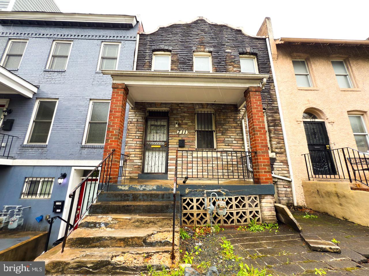 711 FLORIDA AVE NE, WASHINGTON, District Of Columbia 20002, 3 Bedrooms Bedrooms, ,2 BathroomsBathrooms,Residential,For sale,711 FLORIDA AVE NE,DCDC2194462 MLS # DCDC2194462