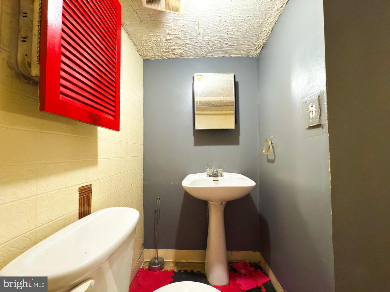 711 FLORIDA AVE NE, WASHINGTON, District Of Columbia 20002, 3 Bedrooms Bedrooms, ,2 BathroomsBathrooms,Residential,For sale,711 FLORIDA AVE NE,DCDC2194462 MLS # DCDC2194462