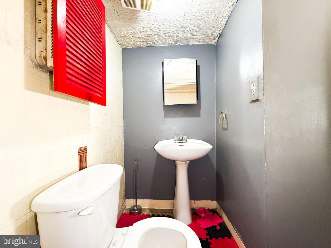 711 FLORIDA AVE NE, WASHINGTON, District Of Columbia 20002, 3 Bedrooms Bedrooms, ,2 BathroomsBathrooms,Residential,For sale,711 FLORIDA AVE NE,DCDC2194462 MLS # DCDC2194462