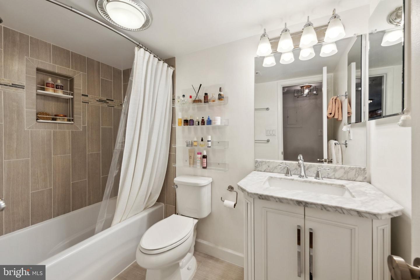 1700 17TH ST NW #403, WASHINGTON, District Of Columbia 20009, 1 Bedroom Bedrooms, 3 Rooms Rooms,1 BathroomBathrooms,Residential,For sale,1700 17TH ST NW #403,DCDC2194474 MLS # DCDC2194474