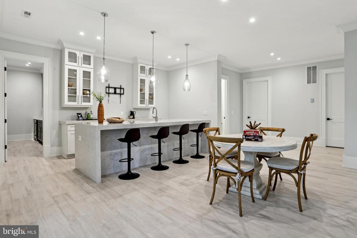 6501 HALLS FARM LN, MCLEAN, Virginia 22101, 5 Bedrooms Bedrooms, 4 Rooms Rooms,6 BathroomsBathrooms,Residential,For sale,6501 HALLS FARM LN,VAFX2232982 MLS # VAFX2232982