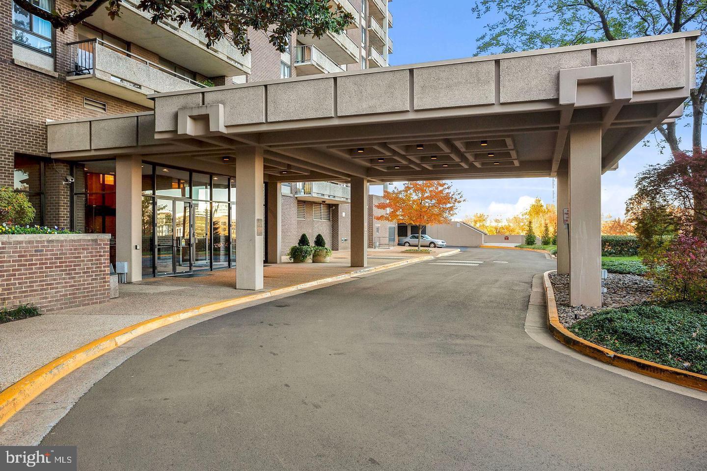 1800 OLD MEADOW RD #1204, MCLEAN, Virginia 22102, 2 Bedrooms Bedrooms, ,2 BathroomsBathrooms,Residential,For sale,1800 OLD MEADOW RD #1204,VAFX2233246 MLS # VAFX2233246