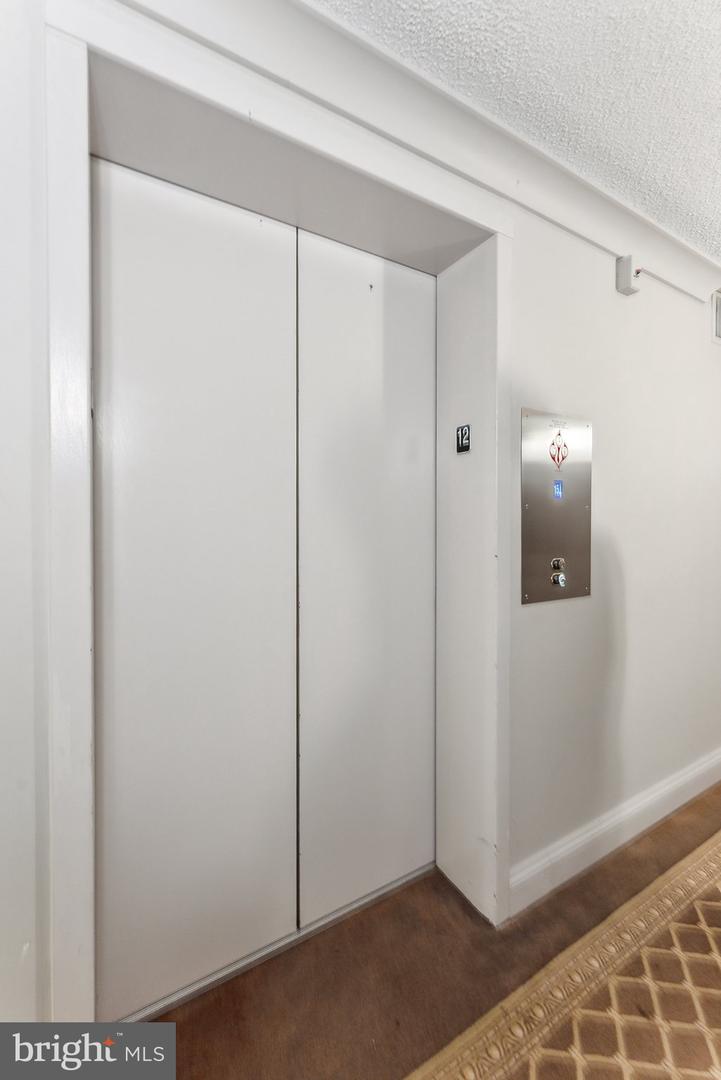 1800 OLD MEADOW RD #1204, MCLEAN, Virginia 22102, 2 Bedrooms Bedrooms, ,2 BathroomsBathrooms,Residential,For sale,1800 OLD MEADOW RD #1204,VAFX2233246 MLS # VAFX2233246