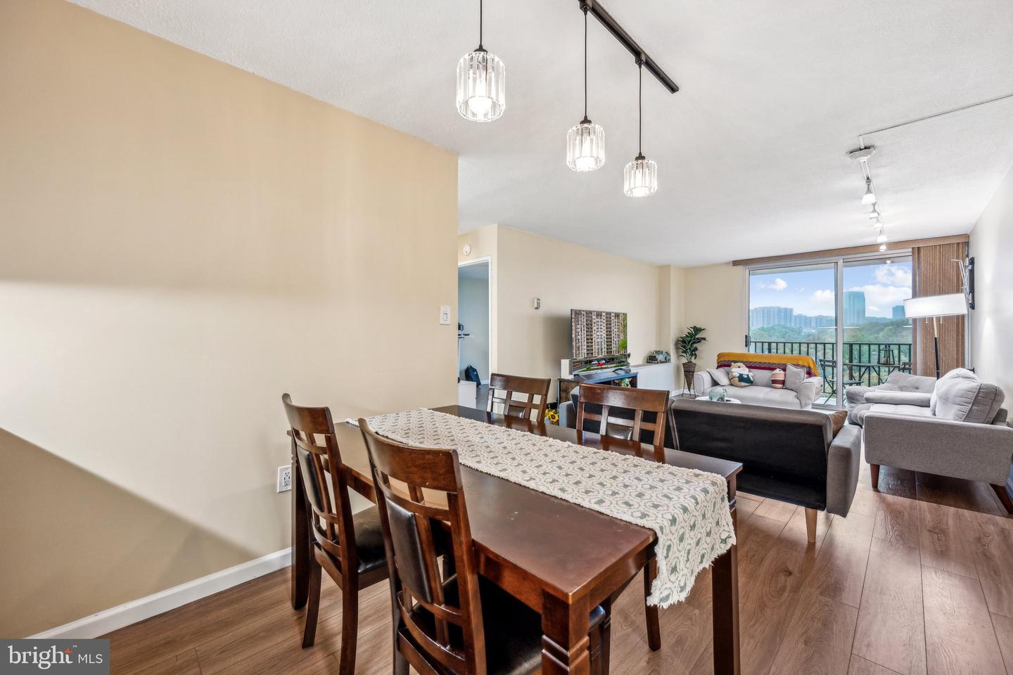 4600 S FOUR MILE RUN DR #1216, ARLINGTON, Virginia 22204, 2 Bedrooms Bedrooms, ,2 BathroomsBathrooms,Residential,For sale,4600 S FOUR MILE RUN DR #1216,VAAR2055868 MLS # VAAR2055868