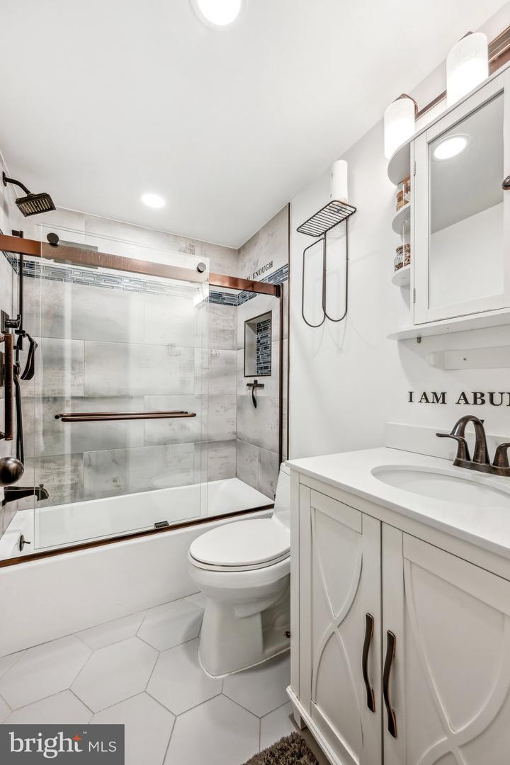 4600 S FOUR MILE RUN DR #1216, ARLINGTON, Virginia 22204, 2 Bedrooms Bedrooms, ,2 BathroomsBathrooms,Residential,For sale,4600 S FOUR MILE RUN DR #1216,VAAR2055868 MLS # VAAR2055868