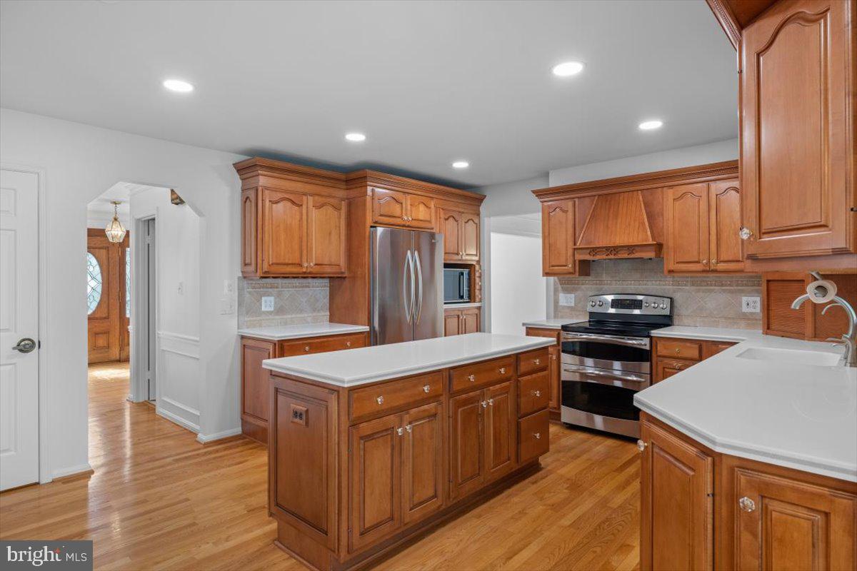 905 HOLLY CREEK DR, GREAT FALLS, Virginia 22066, 5 Bedrooms Bedrooms, ,3 BathroomsBathrooms,Residential,For sale,905 HOLLY CREEK DR,VAFX2233526 MLS # VAFX2233526