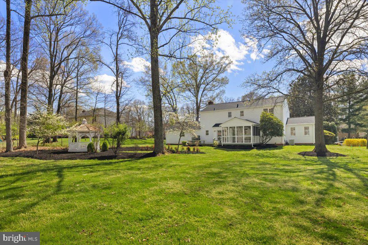 905 HOLLY CREEK DR, GREAT FALLS, Virginia 22066, 5 Bedrooms Bedrooms, ,3 BathroomsBathrooms,Residential,For sale,905 HOLLY CREEK DR,VAFX2233526 MLS # VAFX2233526
