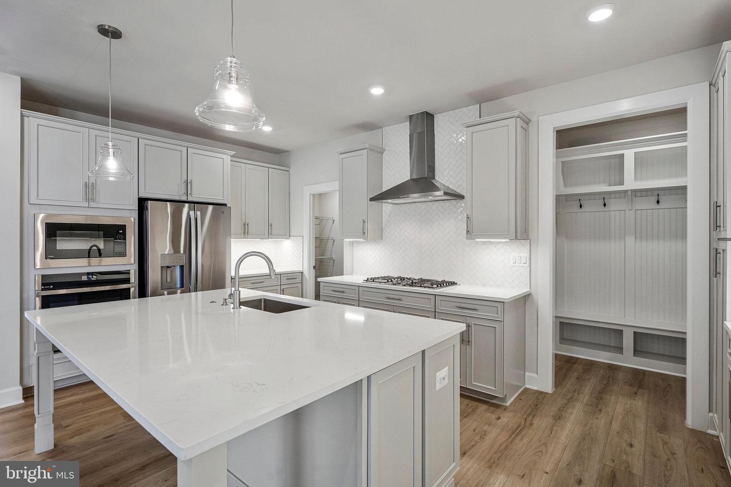 10606 CEDAR AVE, FAIRFAX, Virginia 22030, 6 Bedrooms Bedrooms, ,6 BathroomsBathrooms,Residential,For sale,10606 CEDAR AVE,VAFX2233774 MLS # VAFX2233774