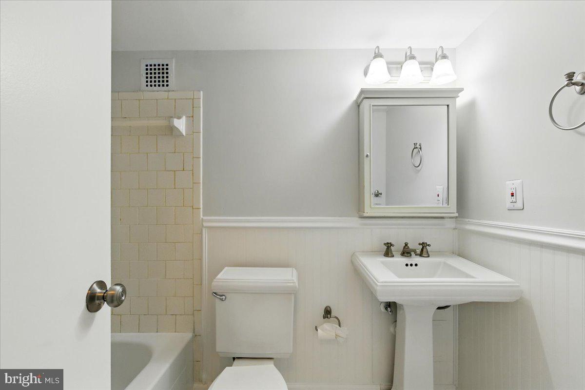 1225 MARTHA CUSTIS DR #919, ALEXANDRIA, Virginia 22302, 3 Bedrooms Bedrooms, ,2 BathroomsBathrooms,Residential,For sale,1225 MARTHA CUSTIS DR #919,VAAX2044230 MLS # VAAX2044230
