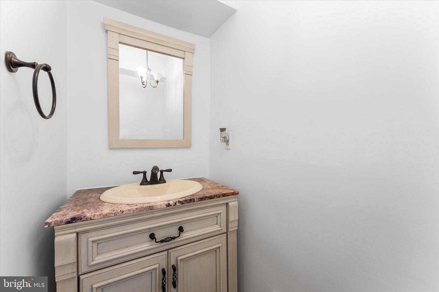 733 S FAYETTE ST, ALEXANDRIA, Virginia 22314, 3 Bedrooms Bedrooms, ,2 BathroomsBathrooms,Residential,For sale,733 S FAYETTE ST,VAAX2043080 MLS # VAAX2043080