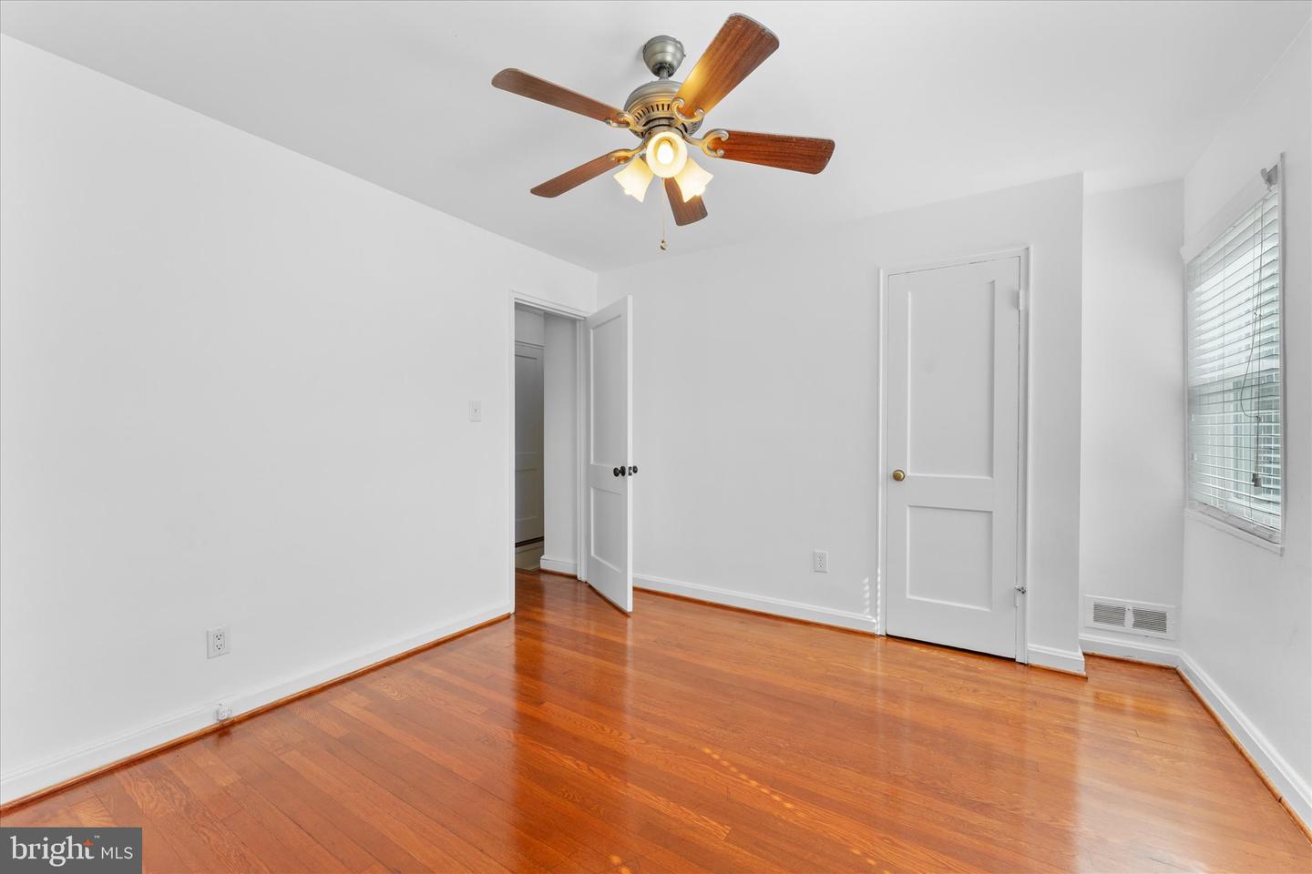 733 S FAYETTE ST, ALEXANDRIA, Virginia 22314, 3 Bedrooms Bedrooms, ,2 BathroomsBathrooms,Residential,For sale,733 S FAYETTE ST,VAAX2043080 MLS # VAAX2043080