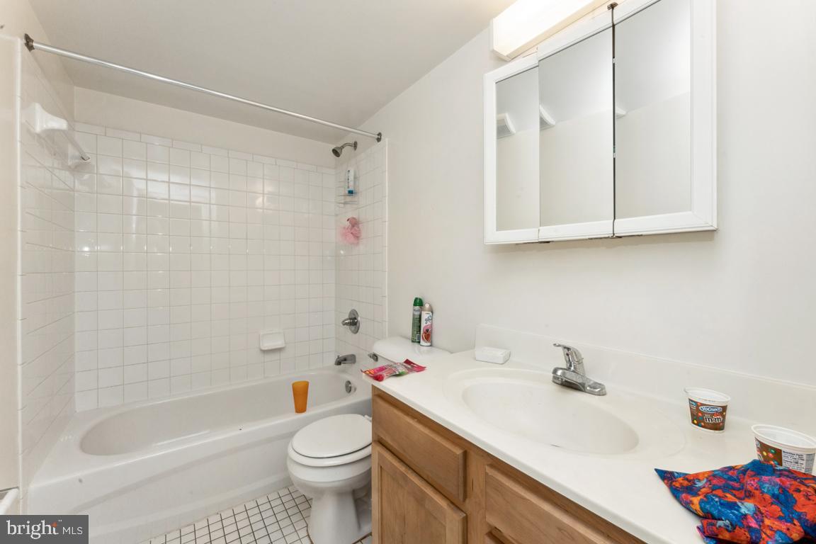 1712 W ST SE #18, WASHINGTON, District Of Columbia 20020, 2 Bedrooms Bedrooms, ,2 BathroomsBathrooms,Residential,For sale,1712 W ST SE #18,DCDC2193548 MLS # DCDC2193548